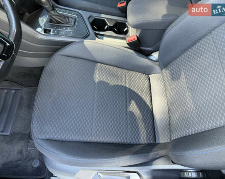 Сірий Фольксваген Tiguan Allspace, об'ємом двигуна 2 л та пробігом 189 тис. км за 27950 $, фото 49 на Automoto.ua