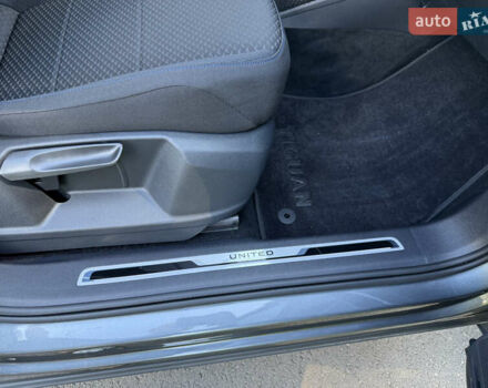 Сірий Фольксваген Tiguan Allspace, об'ємом двигуна 2 л та пробігом 189 тис. км за 27950 $, фото 69 на Automoto.ua