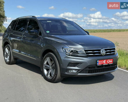 Сірий Фольксваген Tiguan Allspace, об'ємом двигуна 2 л та пробігом 189 тис. км за 27950 $, фото 17 на Automoto.ua