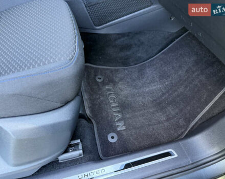 Сірий Фольксваген Tiguan Allspace, об'ємом двигуна 2 л та пробігом 189 тис. км за 27950 $, фото 77 на Automoto.ua