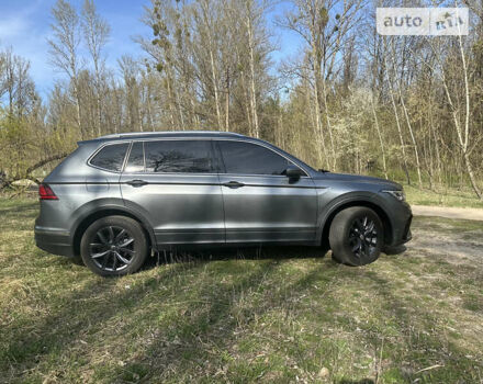 Сірий Фольксваген Tiguan Allspace, об'ємом двигуна 2 л та пробігом 42 тис. км за 29700 $, фото 2 на Automoto.ua