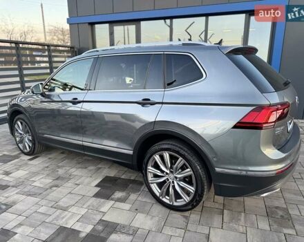 Серый Фольксваген Tiguan Allspace, объемом двигателя 2 л и пробегом 174 тыс. км за 33700 $, фото 9 на Automoto.ua
