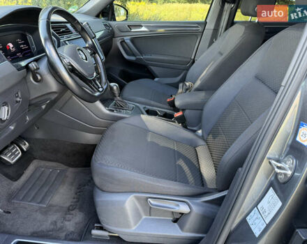 Сірий Фольксваген Tiguan Allspace, об'ємом двигуна 2 л та пробігом 189 тис. км за 27950 $, фото 48 на Automoto.ua