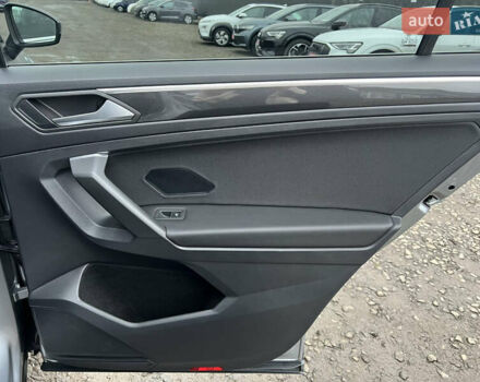 Сірий Фольксваген Tiguan Allspace, об'ємом двигуна 2 л та пробігом 204 тис. км за 29070 $, фото 46 на Automoto.ua