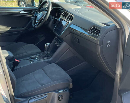 Фольксваген Tiguan Allspace 2021 в Луцке на Automoto.ua Серый Фольксваген Tiguan Allspace, объемом двигателя 2 л и пробегом 192 тыс. км за 29492 $, фото 42 на Automoto.ua