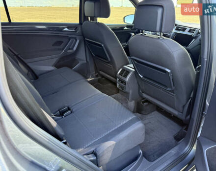 Сірий Фольксваген Tiguan Allspace, об'ємом двигуна 2 л та пробігом 189 тис. км за 27950 $, фото 65 на Automoto.ua