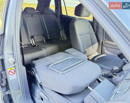 Сірий Фольксваген Tiguan Allspace, об'ємом двигуна 2 л та пробігом 189 тис. км за 27950 $, фото 72 на Automoto.ua