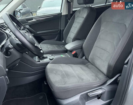 Сірий Фольксваген Tiguan Allspace, об'ємом двигуна 2 л та пробігом 204 тис. км за 29070 $, фото 30 на Automoto.ua
