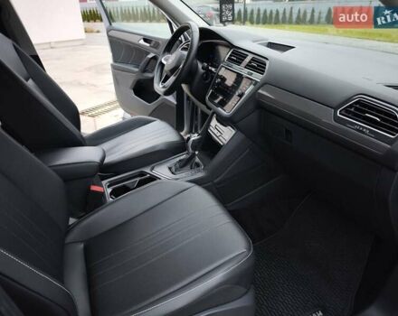 Сірий Фольксваген Tiguan Allspace, об'ємом двигуна 2 л та пробігом 156 тис. км за 22450 $, фото 28 на Automoto.ua