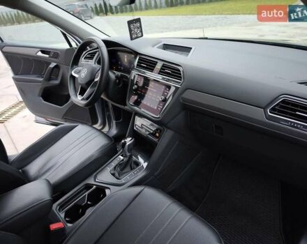 Сірий Фольксваген Tiguan Allspace, об'ємом двигуна 2 л та пробігом 156 тис. км за 22450 $, фото 25 на Automoto.ua