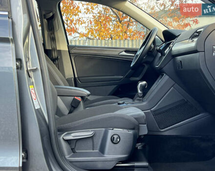Серый Фольксваген Tiguan Allspace, объемом двигателя 2 л и пробегом 172 тыс. км за 34814 $, фото 49 на Automoto.ua