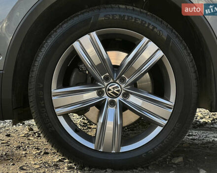 Серый Фольксваген Tiguan Allspace, объемом двигателя 2 л и пробегом 172 тыс. км за 34814 $, фото 25 на Automoto.ua