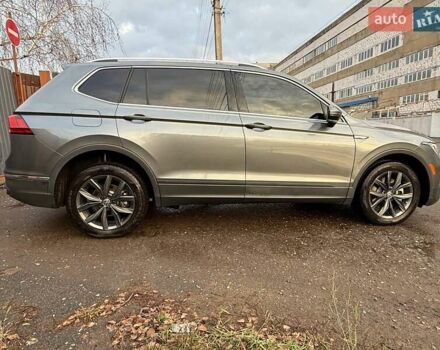 Серый Фольксваген Tiguan Allspace, объемом двигателя 1.98 л и пробегом 45 тыс. км за 25800 $, фото 2 на Automoto.ua