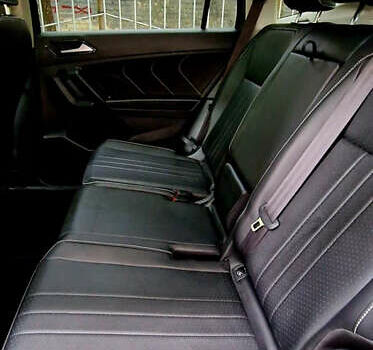 Серый Фольксваген Tiguan Allspace, объемом двигателя 2 л и пробегом 80 тыс. км за 21500 $, фото 11 на Automoto.ua