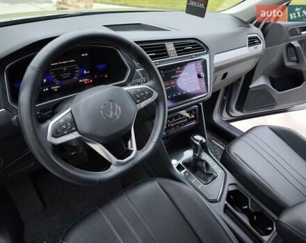Сірий Фольксваген Tiguan Allspace, об'ємом двигуна 2 л та пробігом 156 тис. км за 22450 $, фото 26 на Automoto.ua
