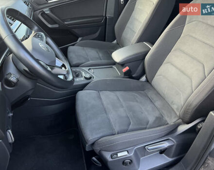 Серый Фольксваген Tiguan Allspace, объемом двигателя 2 л и пробегом 172 тыс. км за 34814 $, фото 31 на Automoto.ua