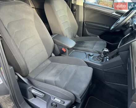 Серый Фольксваген Tiguan Allspace, объемом двигателя 2 л и пробегом 172 тыс. км за 34814 $, фото 50 на Automoto.ua
