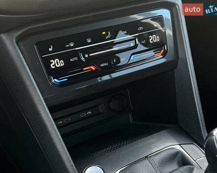 Серый Фольксваген Tiguan Allspace, объемом двигателя 2 л и пробегом 172 тыс. км за 34814 $, фото 61 на Automoto.ua