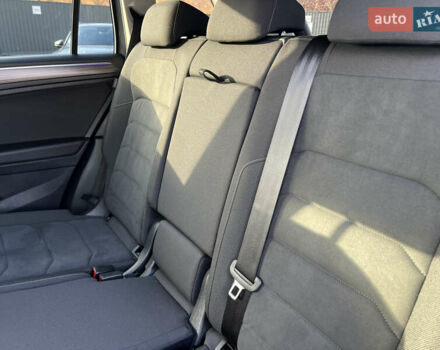 Серый Фольксваген Tiguan Allspace, объемом двигателя 2 л и пробегом 172 тыс. км за 34814 $, фото 37 на Automoto.ua