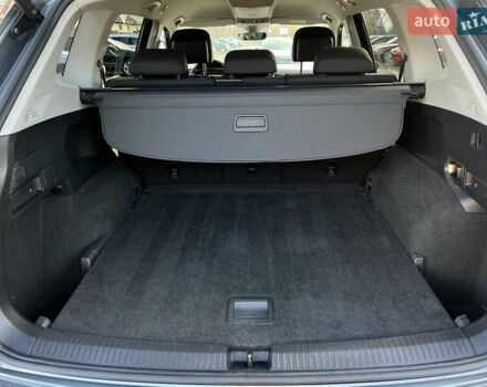 Серый Фольксваген Tiguan Allspace, объемом двигателя 2 л и пробегом 172 тыс. км за 34814 $, фото 41 на Automoto.ua