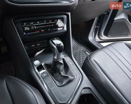 Сірий Фольксваген Tiguan Allspace, об'ємом двигуна 2 л та пробігом 156 тис. км за 22450 $, фото 32 на Automoto.ua