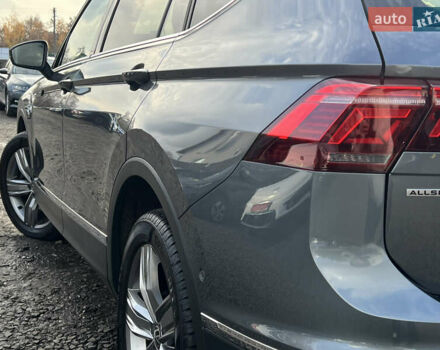 Серый Фольксваген Tiguan Allspace, объемом двигателя 2 л и пробегом 172 тыс. км за 34814 $, фото 11 на Automoto.ua