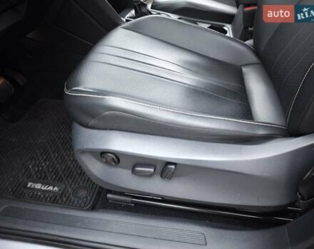 Сірий Фольксваген Tiguan Allspace, об'ємом двигуна 2 л та пробігом 156 тис. км за 22450 $, фото 22 на Automoto.ua