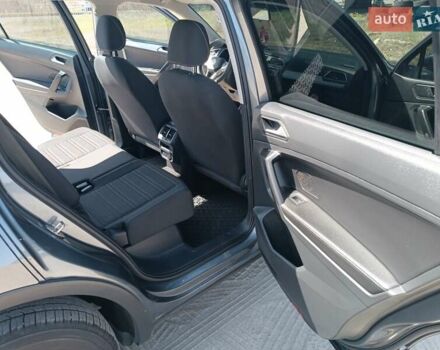 Серый Фольксваген Tiguan Allspace, объемом двигателя 2 л и пробегом 93 тыс. км за 23999 $, фото 20 на Automoto.ua