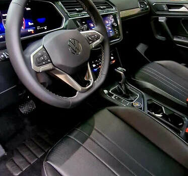 Серый Фольксваген Tiguan Allspace, объемом двигателя 2 л и пробегом 80 тыс. км за 21500 $, фото 18 на Automoto.ua