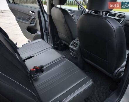 Сірий Фольксваген Tiguan Allspace, об'ємом двигуна 2 л та пробігом 156 тис. км за 22450 $, фото 24 на Automoto.ua