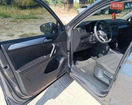 Серый Фольксваген Tiguan Allspace, объемом двигателя 2 л и пробегом 93 тыс. км за 23999 $, фото 12 на Automoto.ua