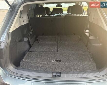 Серый Фольксваген Tiguan Allspace, объемом двигателя 1.98 л и пробегом 45 тыс. км за 25800 $, фото 21 на Automoto.ua