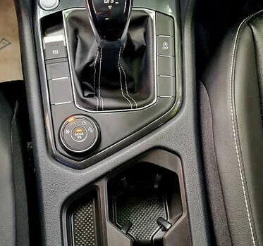 Серый Фольксваген Tiguan Allspace, объемом двигателя 2 л и пробегом 80 тыс. км за 21500 $, фото 16 на Automoto.ua