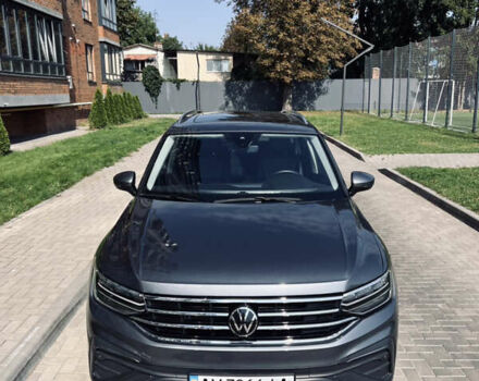 Фольксваген Tiguan Allspace 2023 в Житомире на Automoto.ua Серый Фольксваген Tiguan Allspace, объемом двигателя 1.97 л и пробегом 23 тыс. км за 27000 $, фото 3 на Automoto.ua