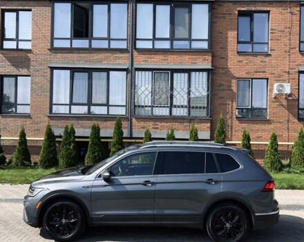 Фольксваген Tiguan Allspace 2023 в Житомире на Automoto.ua Серый Фольксваген Tiguan Allspace, объемом двигателя 1.97 л и пробегом 23 тыс. км за 27000 $, фото 2 на Automoto.ua