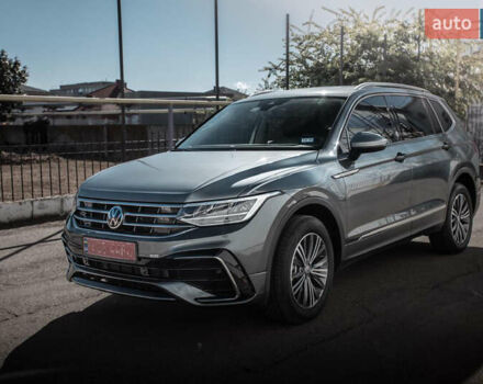 Серый Фольксваген Tiguan Allspace, объемом двигателя 2 л и пробегом 5 тыс. км за 28500 $, фото 3 на Automoto.ua