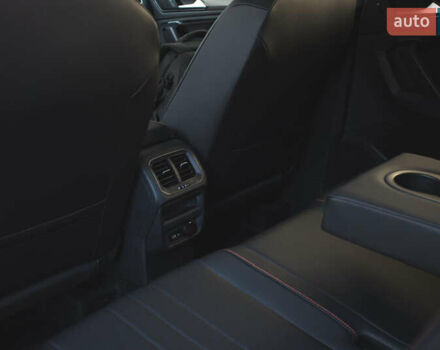 Серый Фольксваген Tiguan Allspace, объемом двигателя 2 л и пробегом 5 тыс. км за 28500 $, фото 20 на Automoto.ua