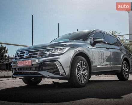Серый Фольксваген Tiguan Allspace, объемом двигателя 2 л и пробегом 5 тыс. км за 28500 $, фото 2 на Automoto.ua