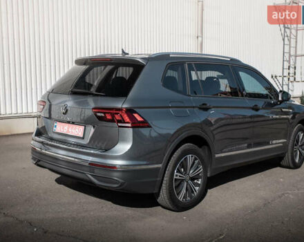 Серый Фольксваген Tiguan Allspace, объемом двигателя 2 л и пробегом 5 тыс. км за 28500 $, фото 4 на Automoto.ua