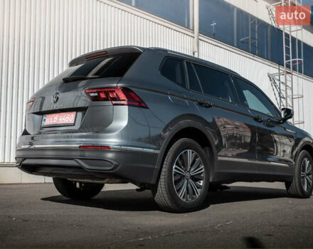 Сірий Фольксваген Tiguan Allspace, об'ємом двигуна 2 л та пробігом 4 тис. км за 28500 $, фото 9 на Automoto.ua
