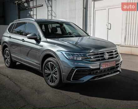 Сірий Фольксваген Tiguan Allspace, об'ємом двигуна 2 л та пробігом 4 тис. км за 28500 $, фото 3 на Automoto.ua
