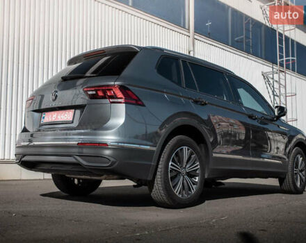 Серый Фольксваген Tiguan Allspace, объемом двигателя 2 л и пробегом 5 тыс. км за 28500 $, фото 5 на Automoto.ua