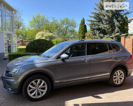 Сірий Фольксваген Tiguan Allspace, об'ємом двигуна 2 л та пробігом 113 тис. км за 29999 $, фото 1 на Automoto.ua