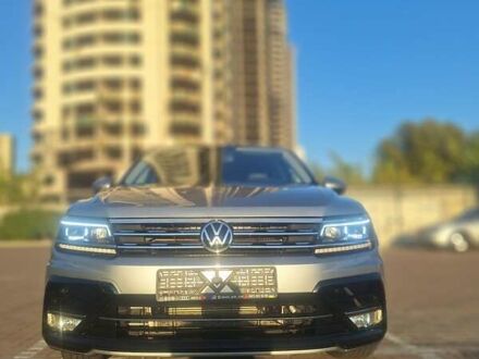 Серый Фольксваген Tiguan Allspace, объемом двигателя 2 л и пробегом 111 тыс. км за 18150 $, фото 1 на Automoto.ua