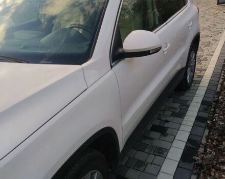 Білий Фольксваген Тігуан, об'ємом двигуна 2 л та пробігом 322 тис. км за 10500 $, фото 5 на Automoto.ua