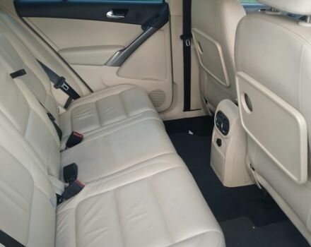 Білий Фольксваген Тігуан, об'ємом двигуна 2 л та пробігом 322 тис. км за 10500 $, фото 1 на Automoto.ua