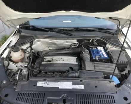 Білий Фольксваген Тігуан, об'ємом двигуна 2 л та пробігом 125 тис. км за 10000 $, фото 2 на Automoto.ua