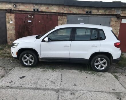 Білий Фольксваген Тігуан, об'ємом двигуна 2 л та пробігом 125 тис. км за 10000 $, фото 6 на Automoto.ua