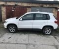Білий Фольксваген Тігуан, об'ємом двигуна 2 л та пробігом 125 тис. км за 10000 $, фото 6 на Automoto.ua