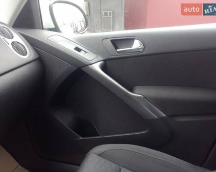 Білий Фольксваген Тігуан, об'ємом двигуна 1.97 л та пробігом 140 тис. км за 12000 $, фото 5 на Automoto.ua